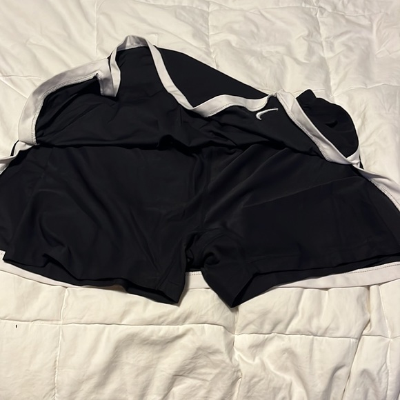 Kids Nike tennis skirt with built in shorts size 12-14 kids - Picture 3 of 3